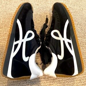 LOEWE FLOW RUNNER SNEAKER excellent condition. Black laces
